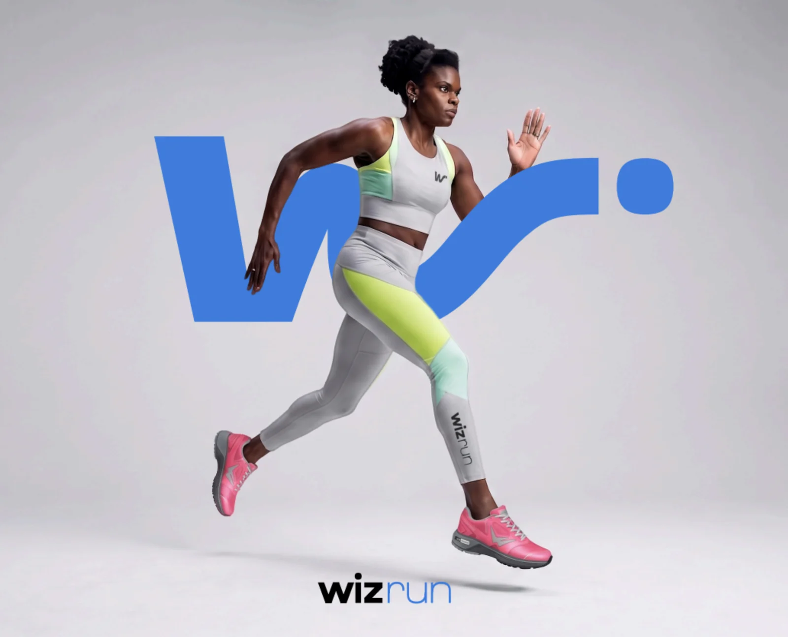 Coureuse WizRun devant le symbole W